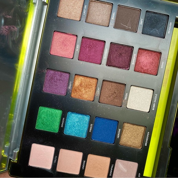 Urban Decay Vice Palette - Picture 3 of 5